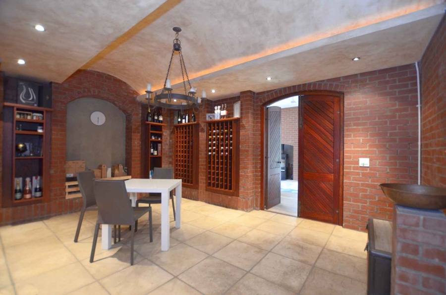 5 Bedroom Property for Sale in Kanonberg Western Cape